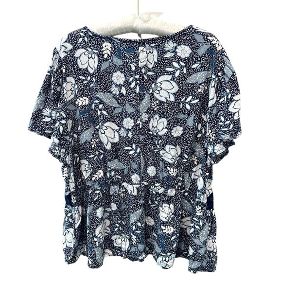 LANE BRYANT | Blue White Floral Blouse Boho Short Sleeve Lace Trim Top | Size 18 - Picture 4 of 7